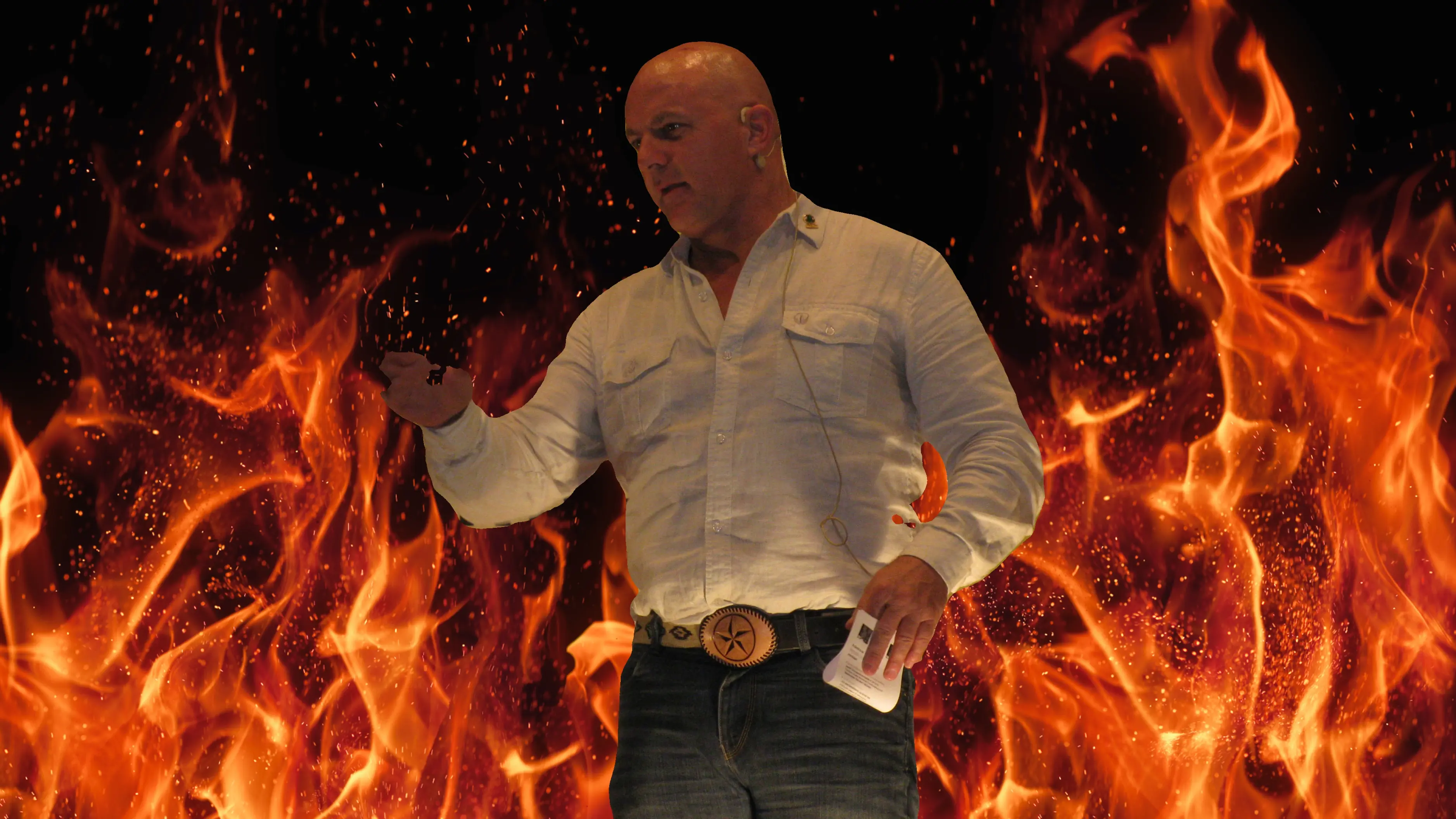 Peter Sydler als leidenschaftlicher Redner auf der Bühne – Motivation, Leadership und Vision von Pioneer Legacy im Network Marketing
