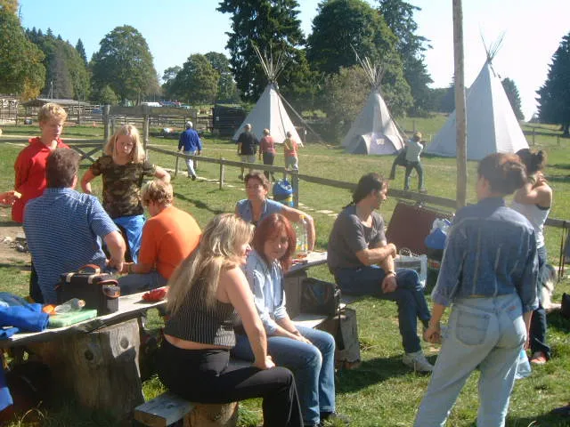 Pioneer Legacy Outdoor-Teamevent mit Tipis – Gemeinschaft, Naturverbundenheit und Teamgeist im Network Marketing