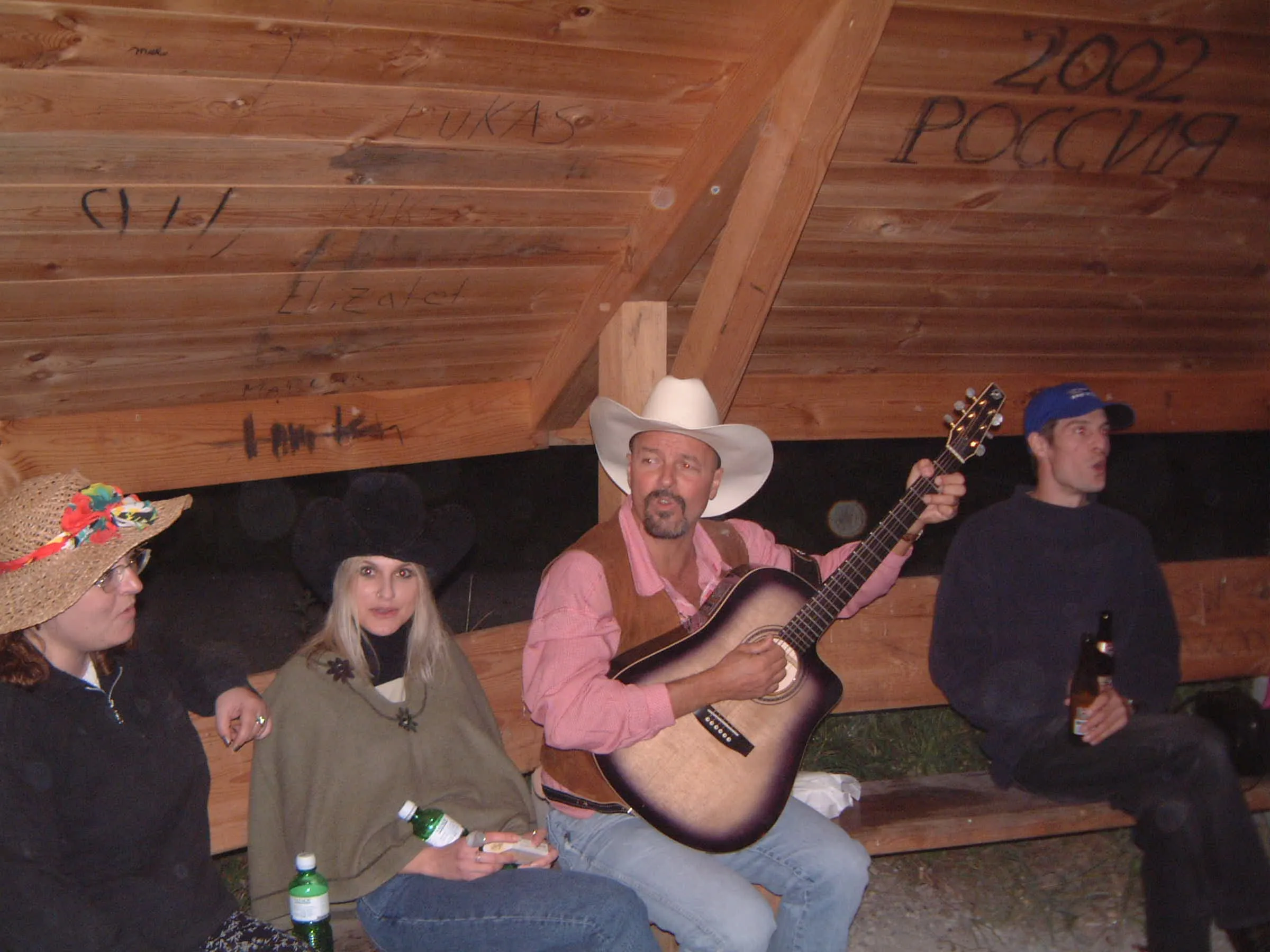 Pioneer Legacy Team beim gemeinsamen Event 2002 – Musik, Gemeinschaft und Zusammenhalt als Basis des Network Marketing Erfolgs